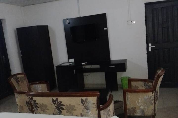 Room 5 of 15