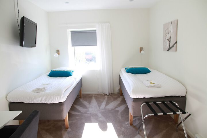 Room 9 of 48