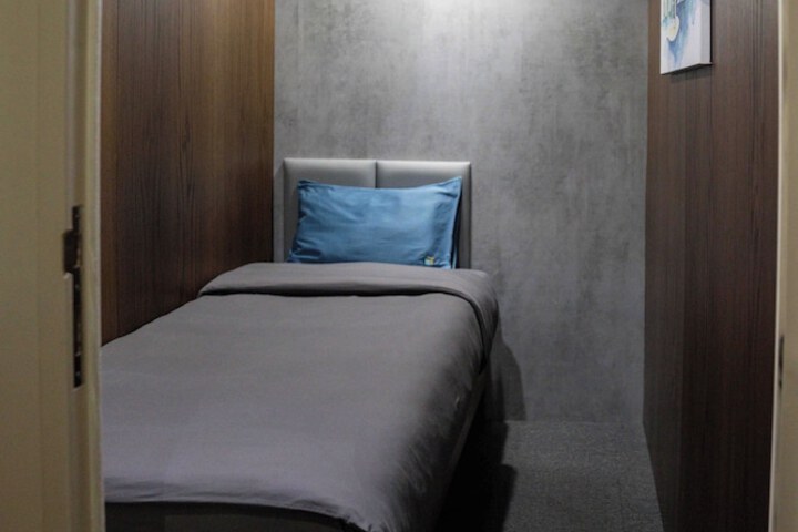 Room 8 of 17
