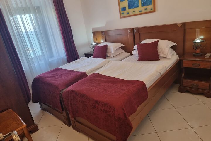 Room 7 of 263