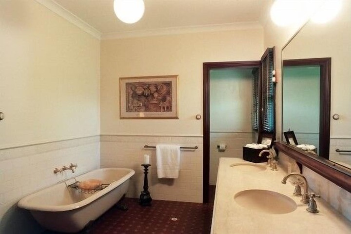 Room 9 of 34