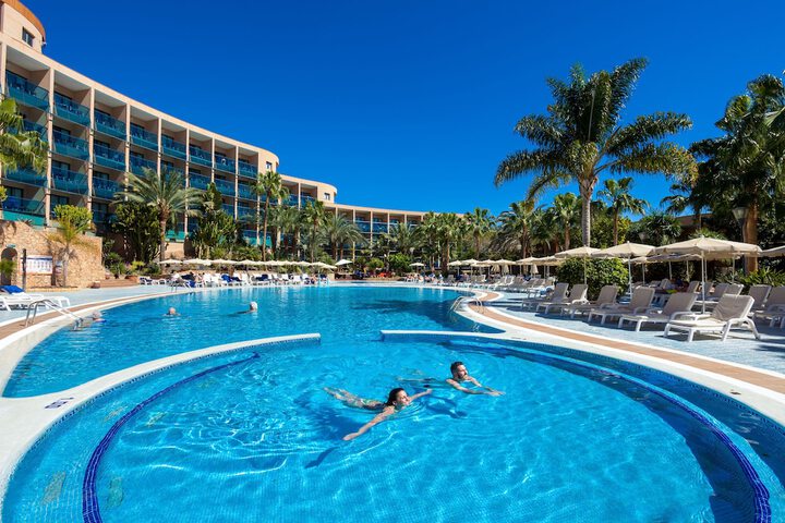 Hotel Pool