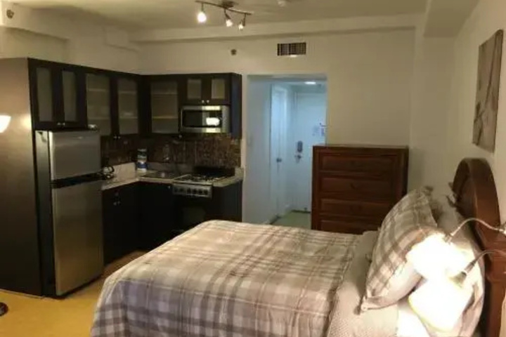 Room 6 of 14