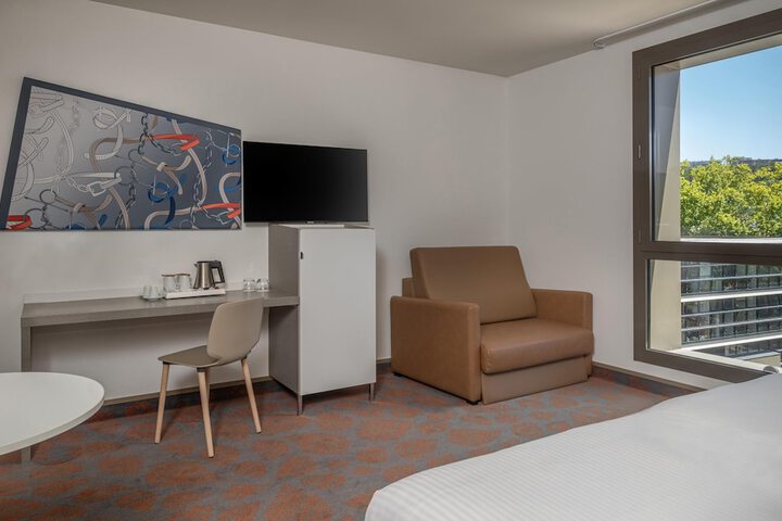 Room 15 of 50