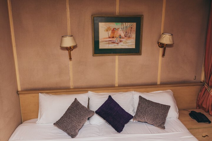 Room 5 of 19