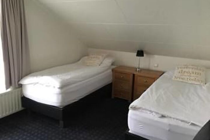 Room 21 of 49