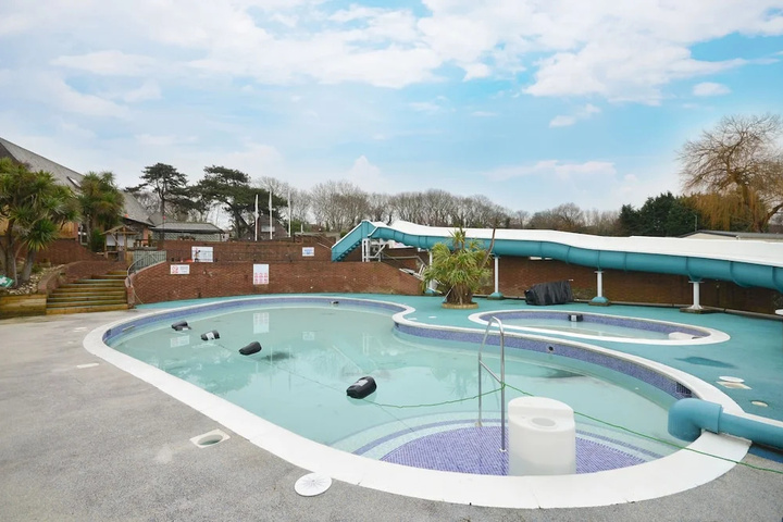Pool 9 of 13