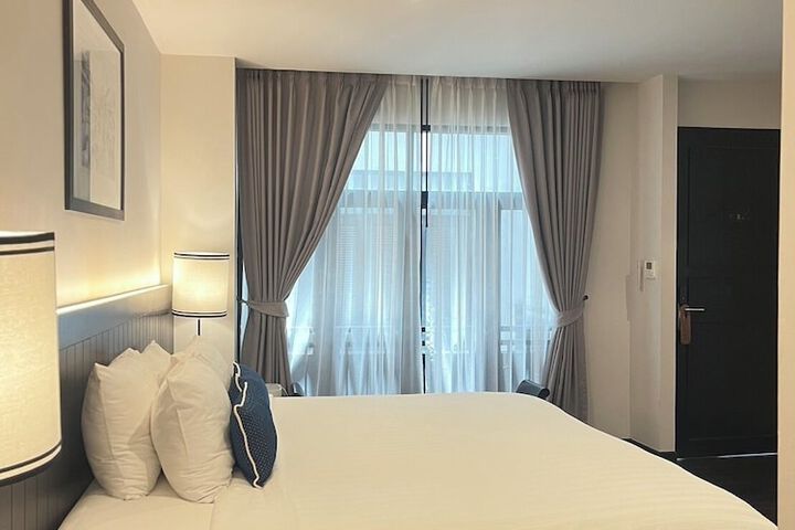 Room 33 of 80