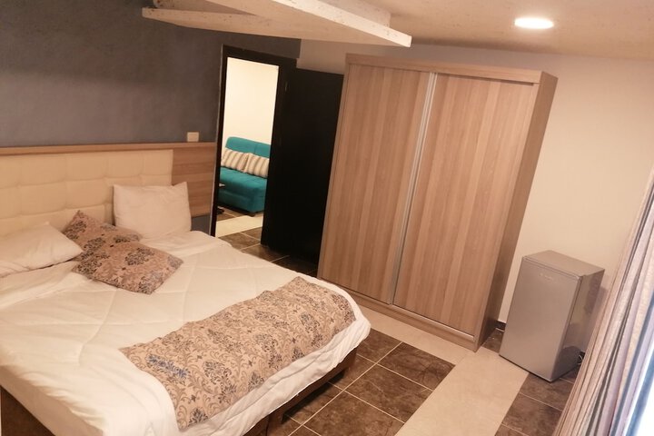 Room 5 of 18