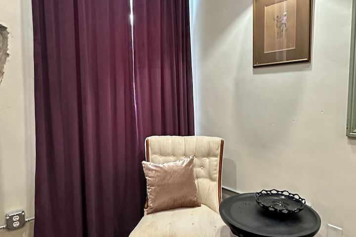 Room 8 of 76