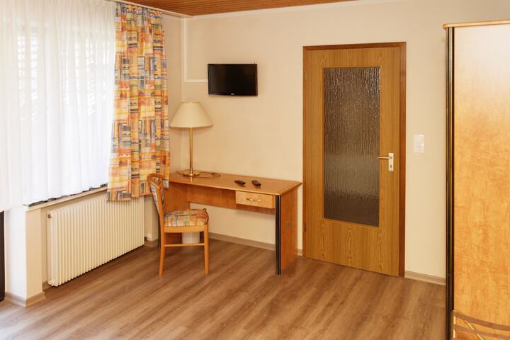 Room 23 of 81