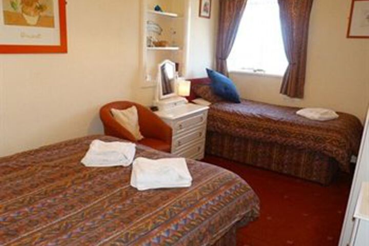 Room 8 of 17