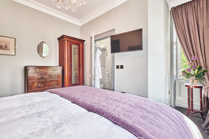 Room 9 of 29