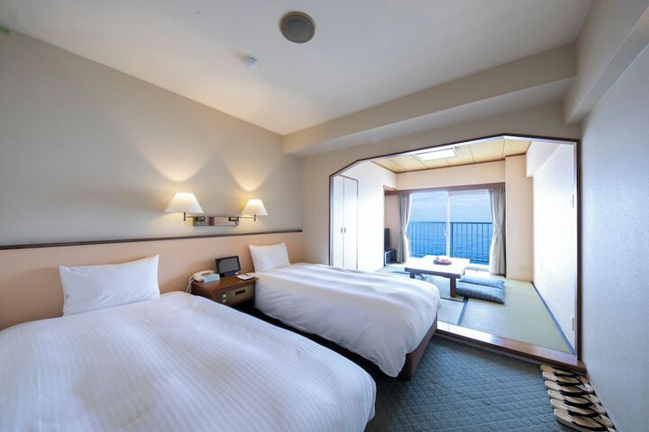 Room 4 of 40