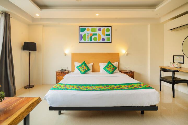 Room 9 of 32