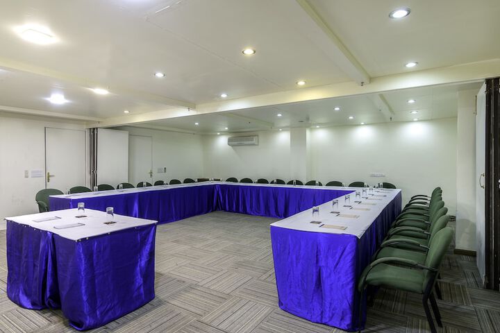 Business Center 27 of 31