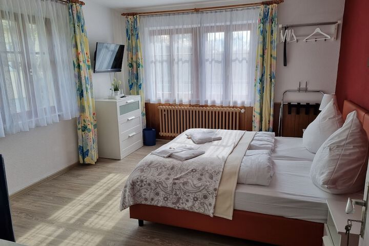 Room 33 of 108