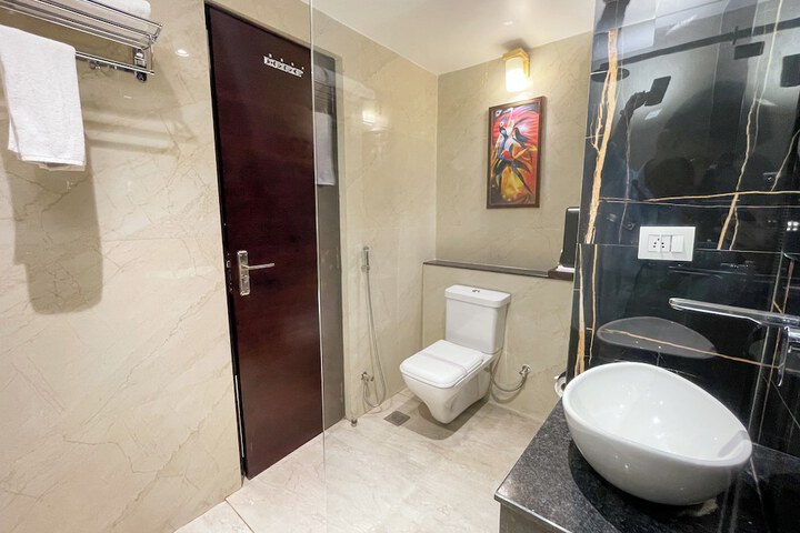 Room 20 of 33