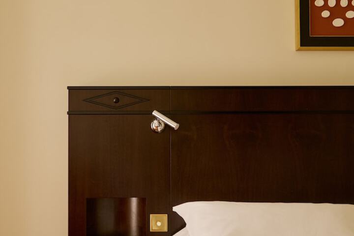 Room 16 of 36