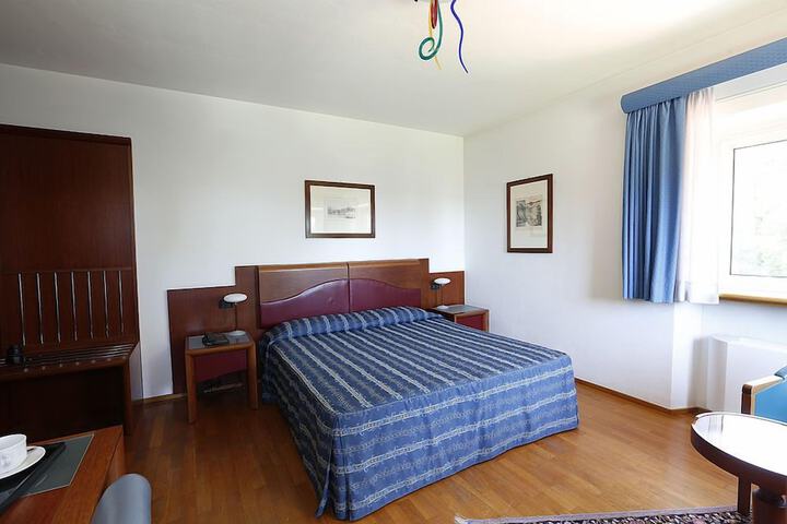 Room 14 of 43