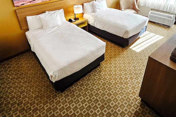 2 Double Beds (5 of 10)