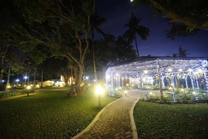 Hotel Exterior 60 of 64