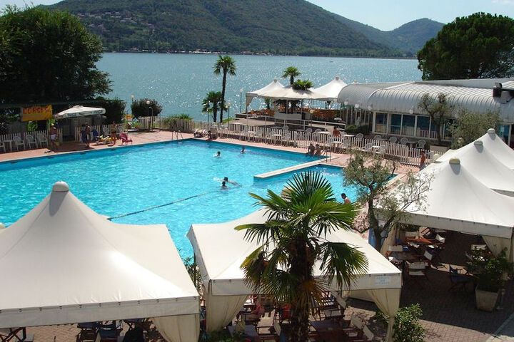Hotel with Pool