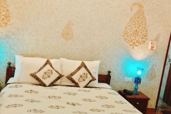 Room 32 of 61