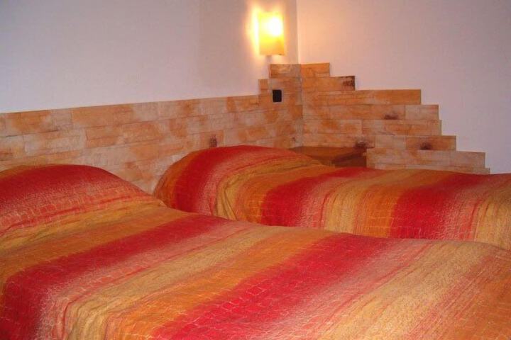 Room 9 of 25