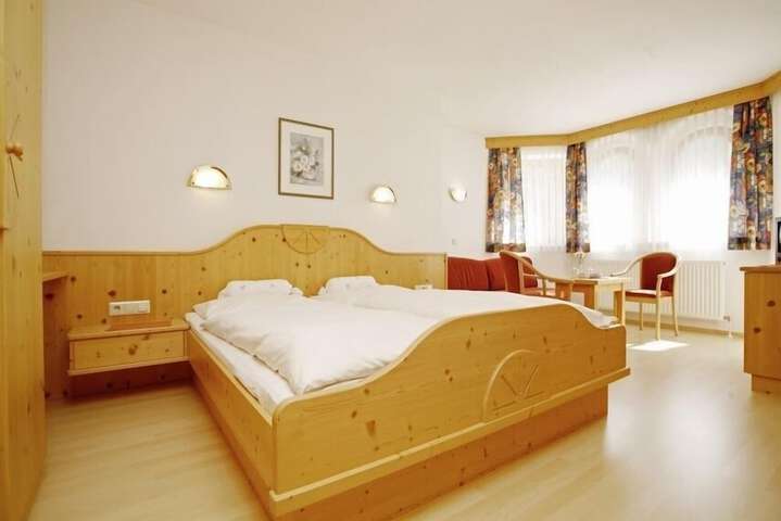 Room 3 of 55