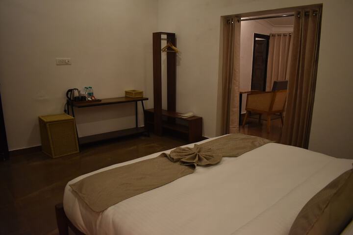Room 9 of 96