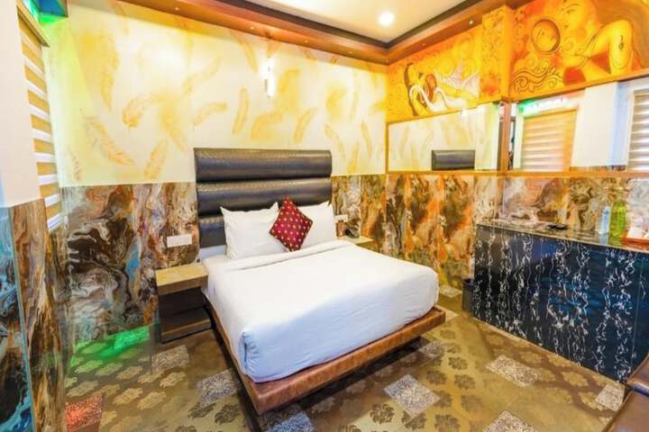 Room 9 of 94