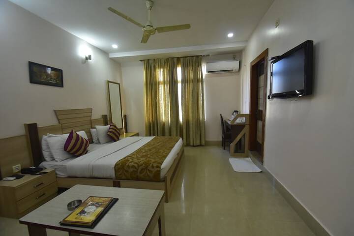 Room 14 of 66