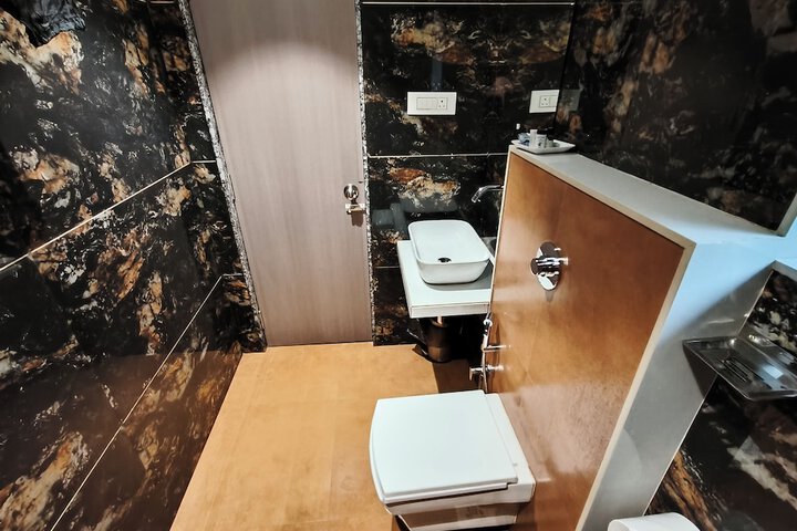 Room 50 of 64