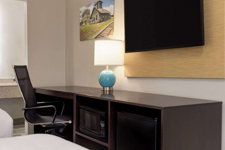 2 Double Beds (7 of 9)