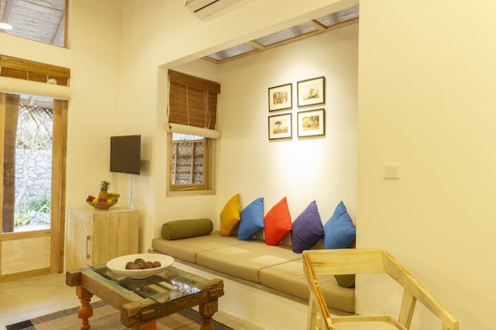 Room 5 of 11