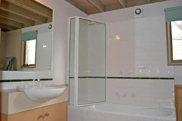 Room 6 of 11