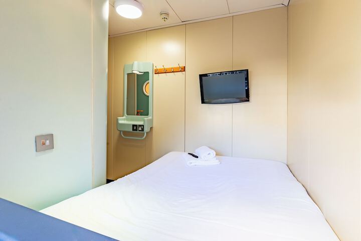 Room 33 of 47