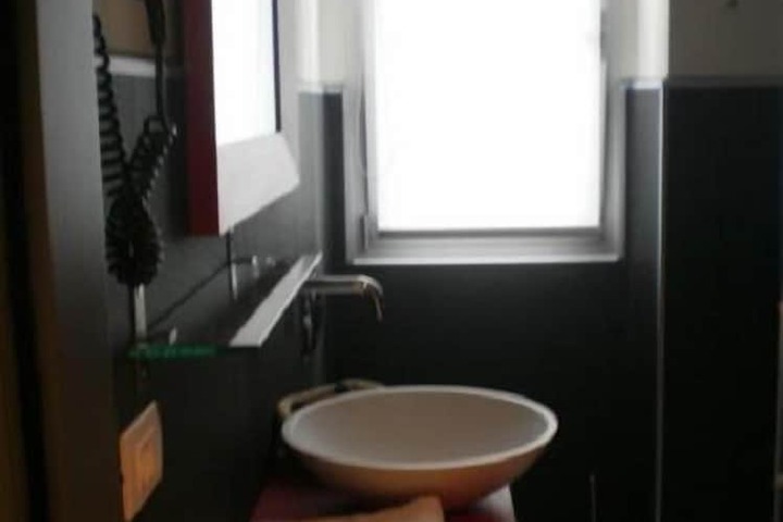 Room 9 of 13
