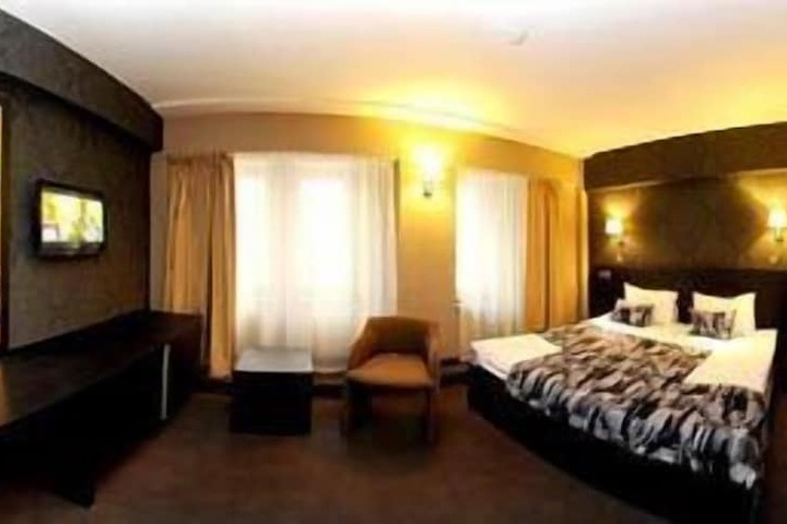 Room 22 of 49