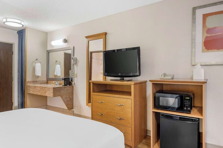 Room 18 of 37