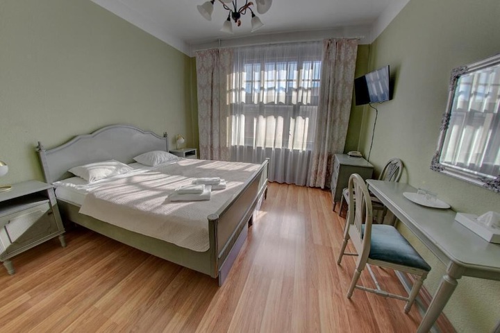 Room 144 of 272