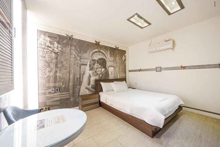 Room 54 of 58
