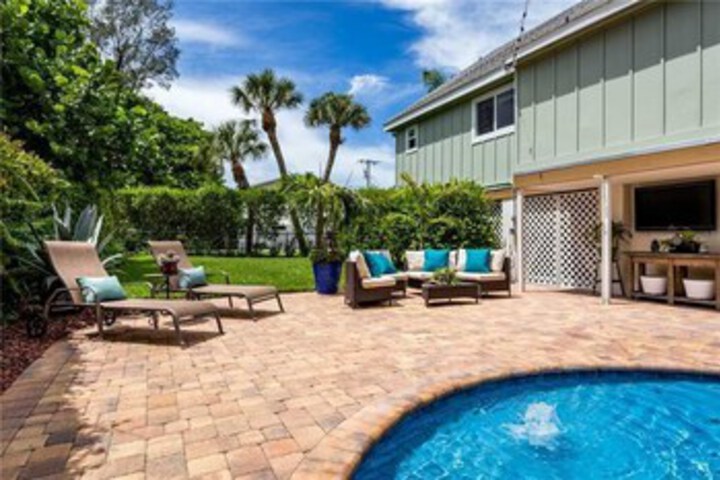 Sundeck 17 of 17