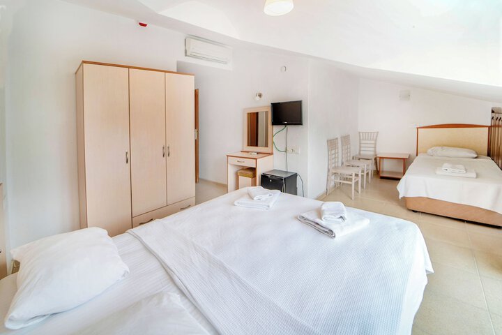 Room 6 of 48