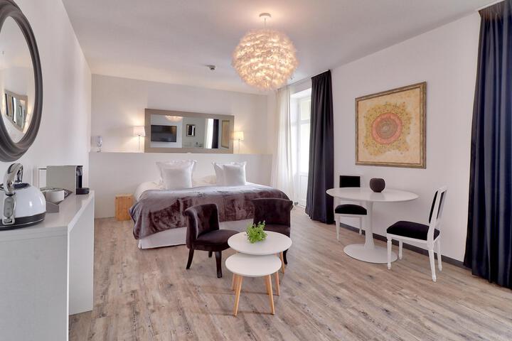 Room 2 of 53