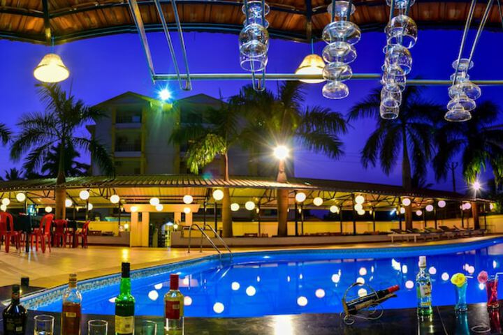 Hotel Pool