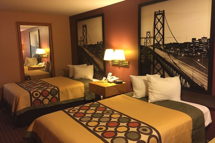 Room 16 of 33