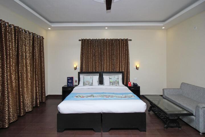 Room 3 of 9