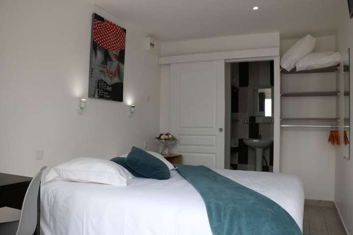 Room 5 of 27